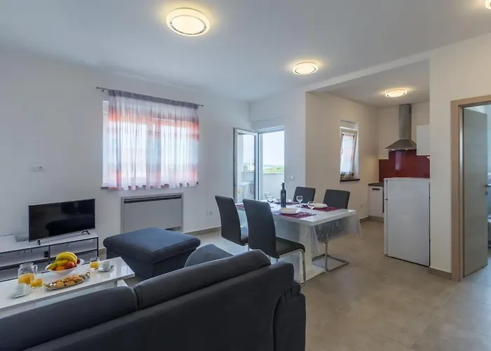 In With Swimming Pool Vikendica Pula