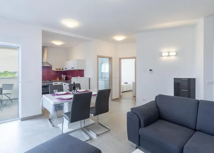 In With Swimming Pool * Pula