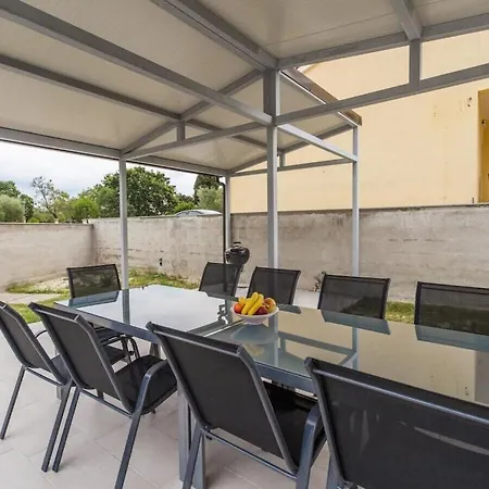 In Pula With Swimming Pool * Štinjan