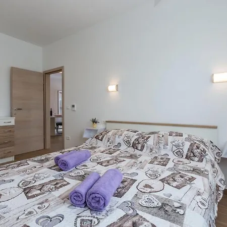 In Pula With Swimming Pool * Štinjan