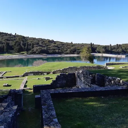 In Pula With Swimming Pool Štinjan