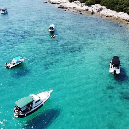 Nyaraló In Pula With Swimming Pool Štinjan