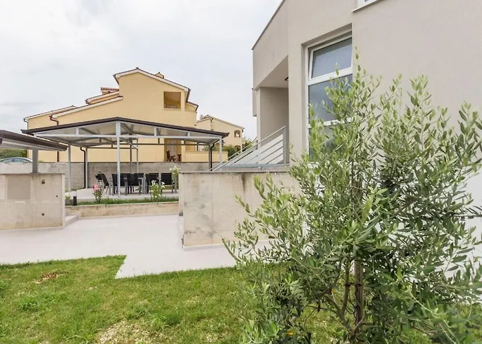 In With Swimming Pool *