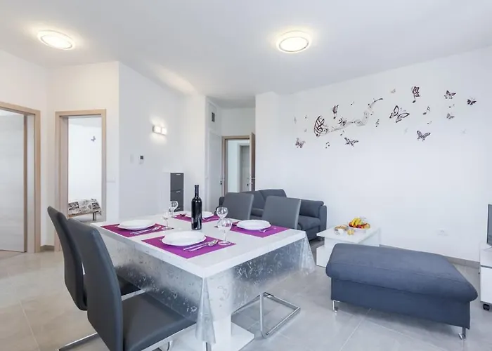 In With Swimming Pool Holiday home Pula
