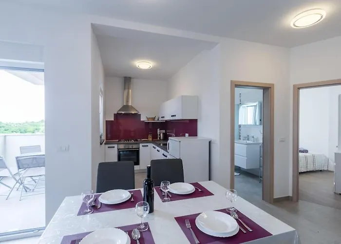 In With Swimming Pool * Пула