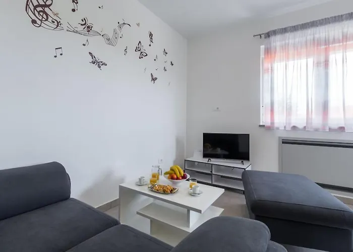 In With Swimming Pool Будинок відпочинку *