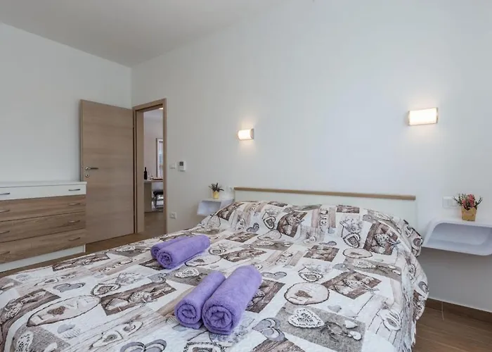 In With Swimming Pool * Пула