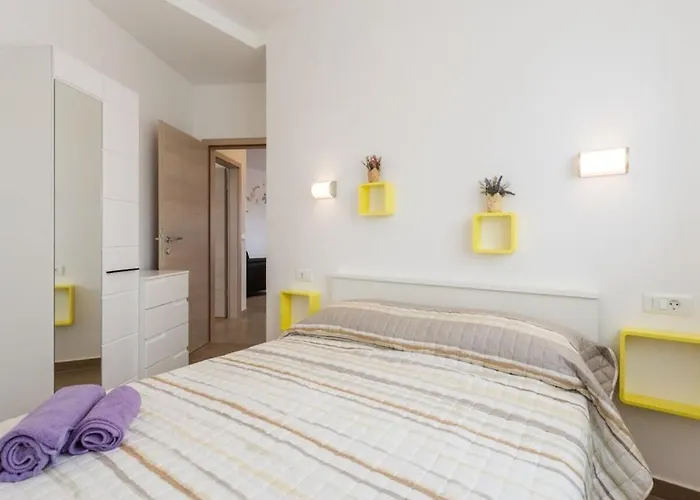 Будинок відпочинку In With Swimming Pool Пула